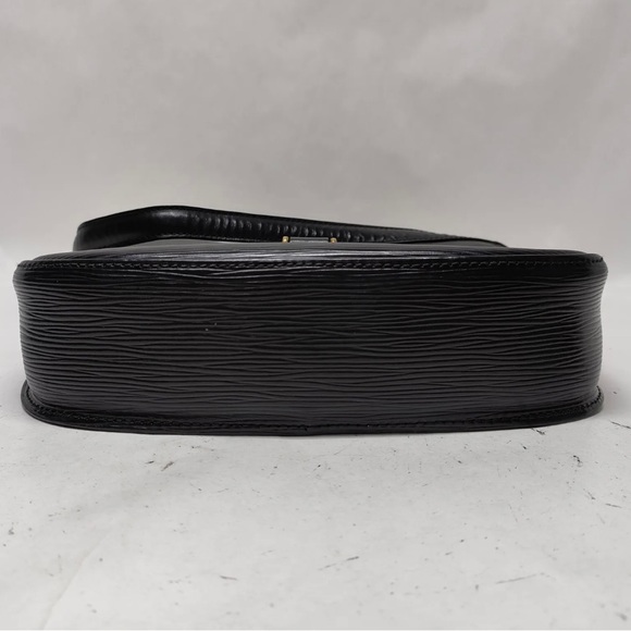 Louis Vuitton LV Crossbody Bag Saint Cloud - Picture 4 of 10